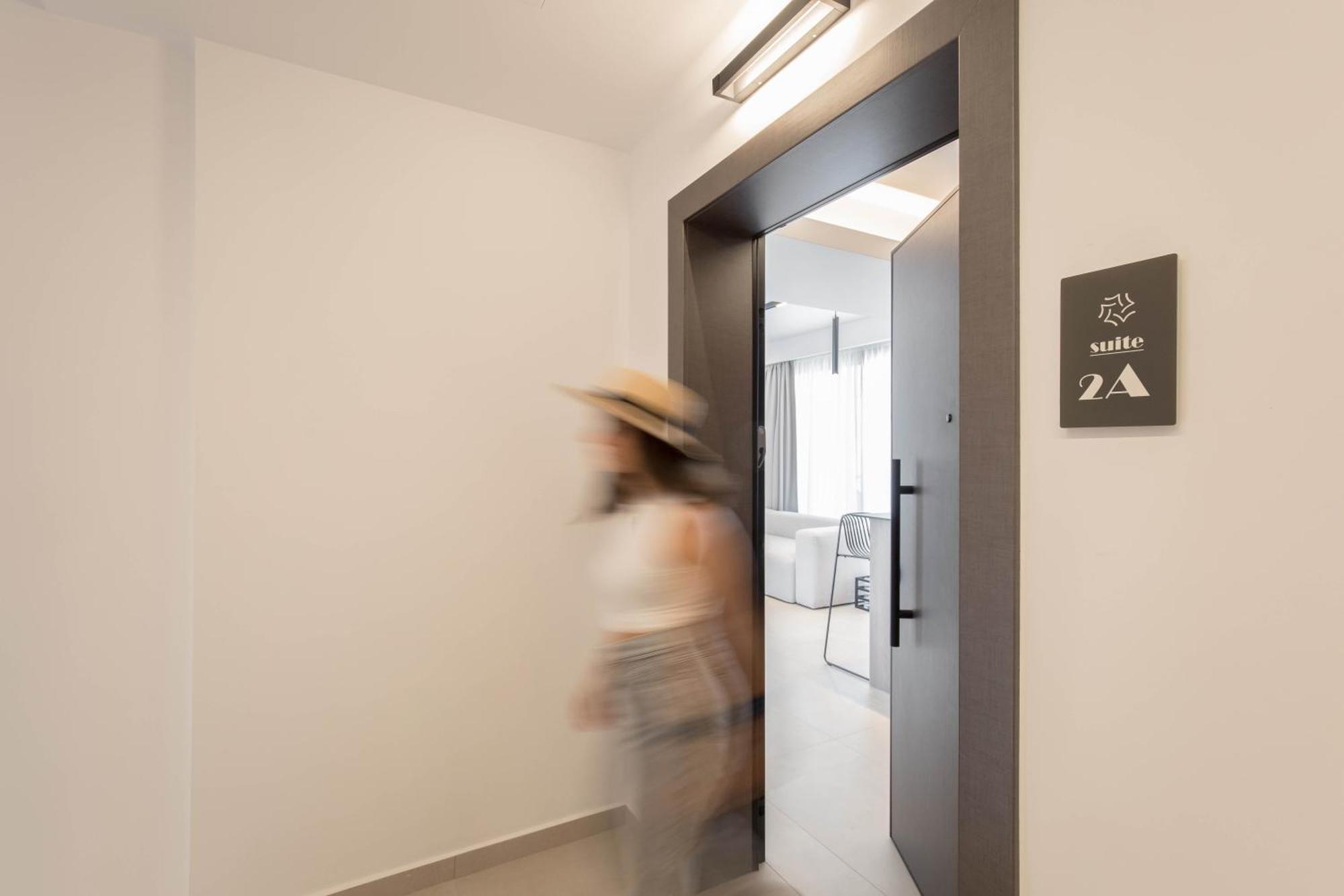 Chania Elegance Suites Chrissi Akti Chania Exterior foto